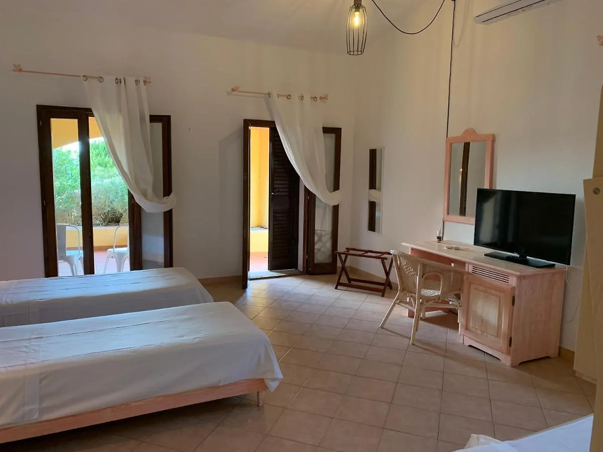 Godo Beach Hotel Baja Sardinia 3*,