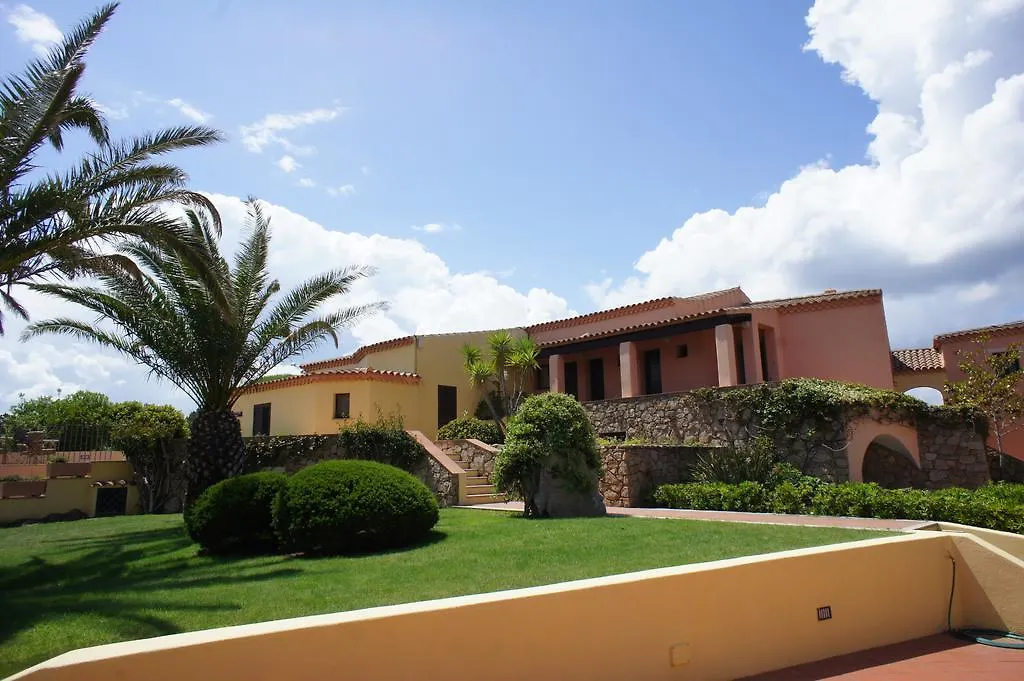 Godo Beach Hotel Baja Sardinia 3*,
