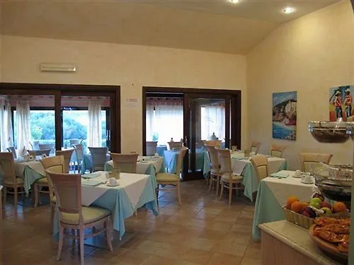 Godo Beach Hotel Baja Sardinia 3*,